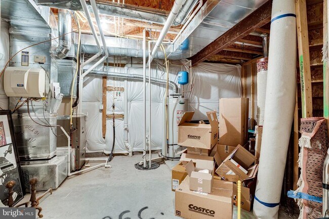 Building Photo - 24897 Pinebrook Rd