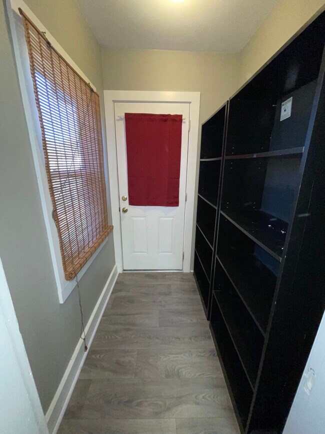 Building Photo - 235 N Oxford St