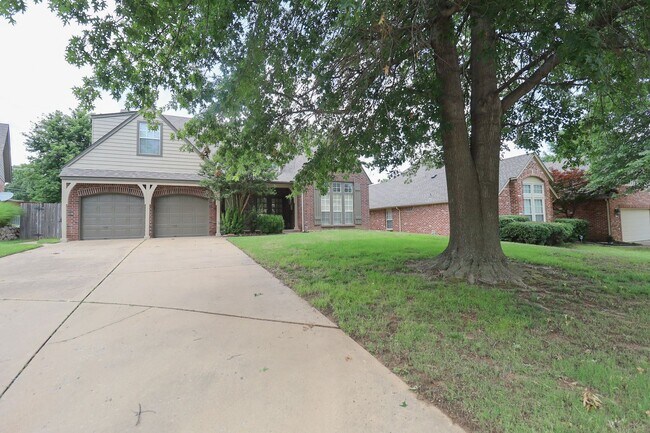 Building Photo - Huge, Gorgeous South Tulsa home ready for move in 05/15/2025
