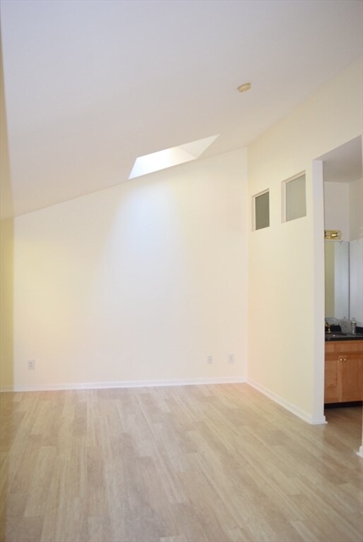 Building Photo - 5 Maple Ridge Dr