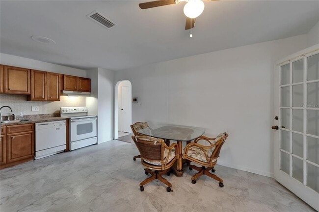 Building Photo - 8818 Ashman Rd