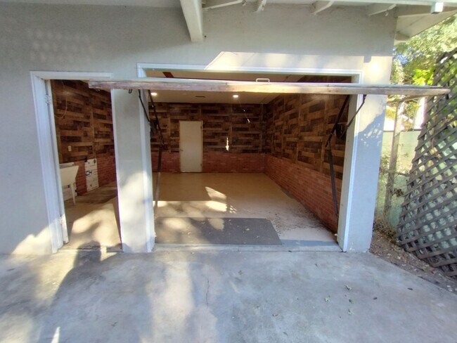 Building Photo - 210 Covena Ave