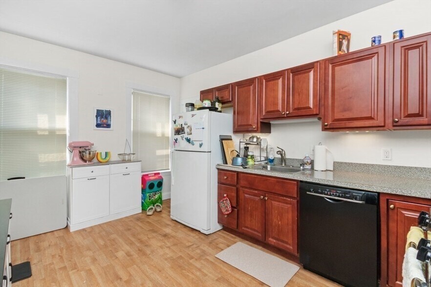 Building Photo - 24 Bentley St