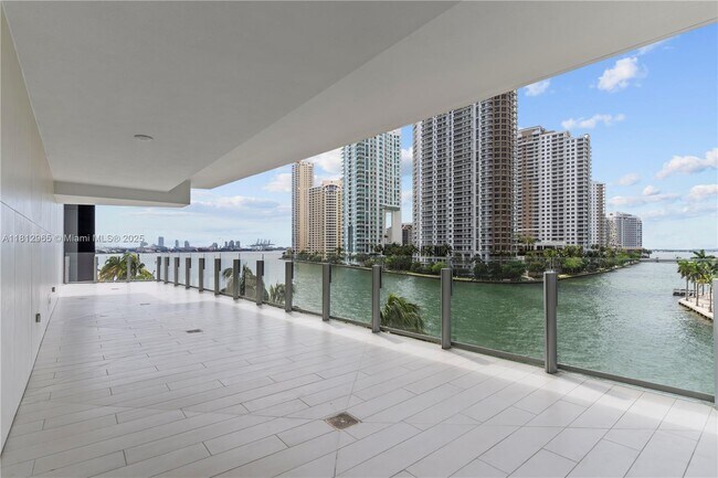 Building Photo - 300 Biscayne Blvd Way
