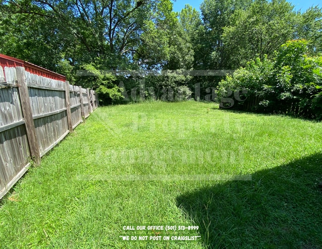 Building Photo - 1136 N Ash St