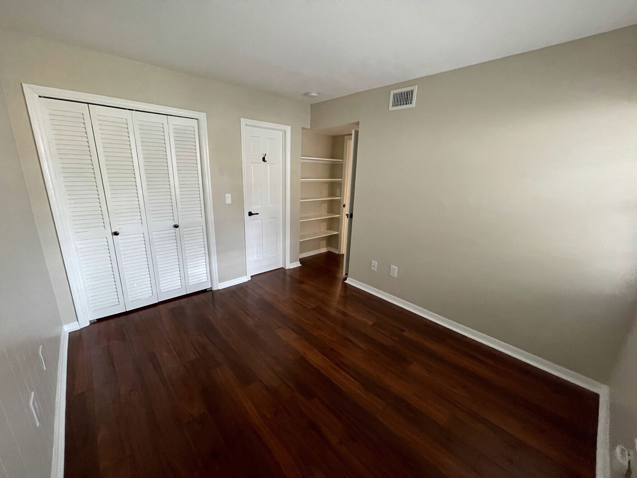 Spare Bedroom w/Built Ins - 10356 Carrollwood Ln