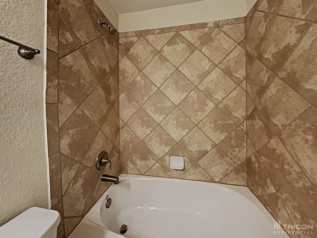 Building Photo - 1607 Hickory Burl Ln