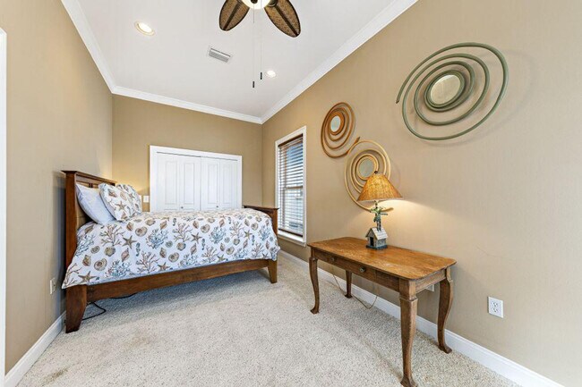 Building Photo - 1232 W Lagoon Ave