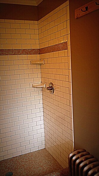 Building Photo - 203 Robertson Ave