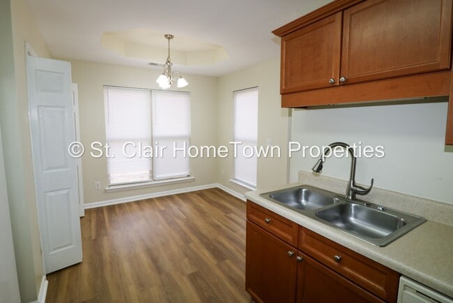 Building Photo - Family Home in Fox Hollow