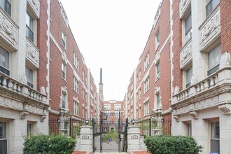 Building Photo - 551.5 W Surf St