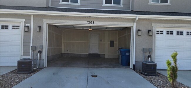 Building Photo - 1208 Summit Ridge Pkwy