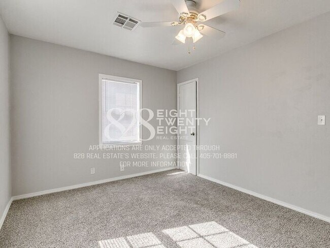 Building Photo - AVAILABLE NOW! Super Cute 2 Bed/1 Bath with HUGE backyard in Bethany!