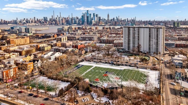 Building Photo - 605 New York Ave