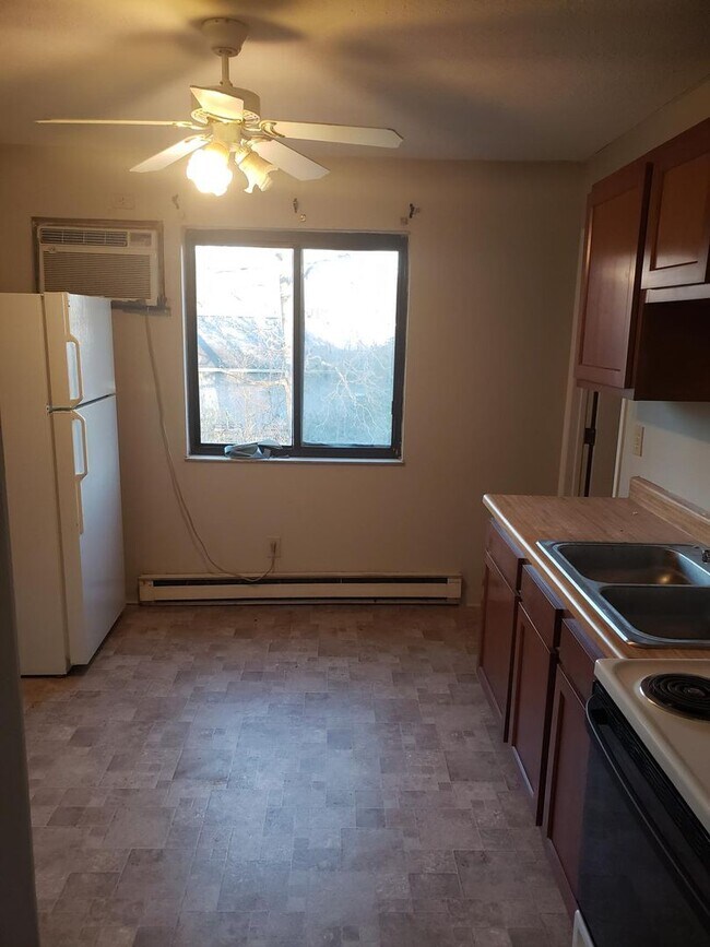 Building Photo - 506 Palace Ave