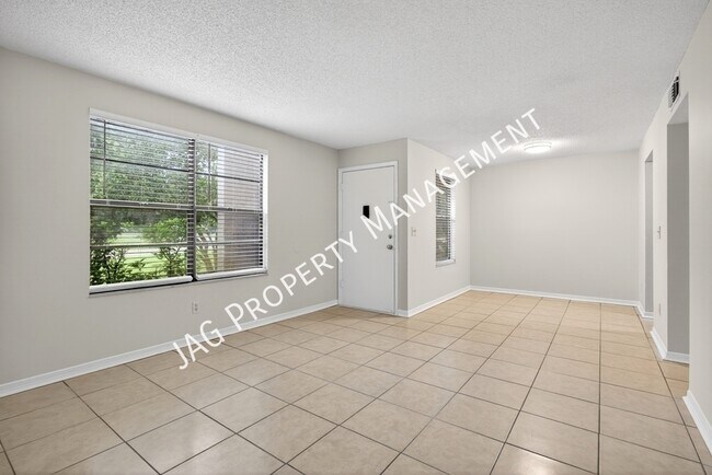 Building Photo - 482 Bentwood Ln