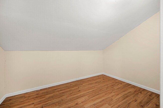 Building Photo - 670 Highland Ct