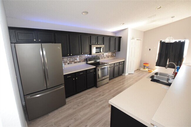 Building Photo - 500 Lake Charles Dr