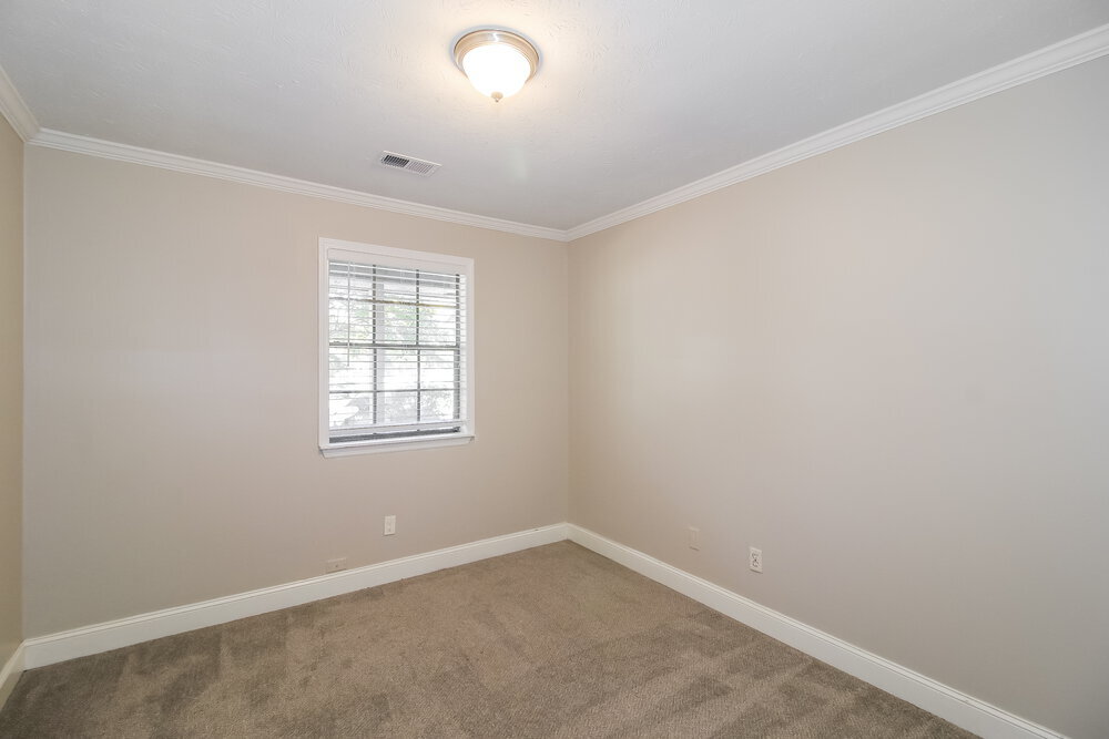 Building Photo - 9346 Woodknoll Way