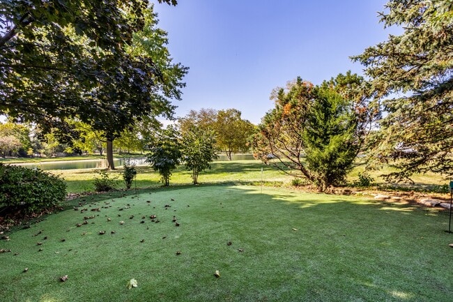 Building Photo - 9628 Summerlakes Dr