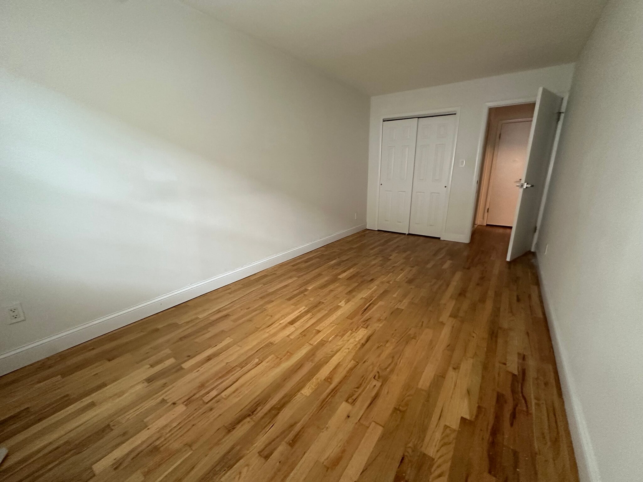 Master Double Closet - 1843 Clintonville St