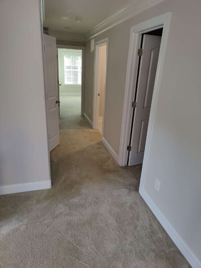 Building Photo - 847 Silver Leaf Dr
