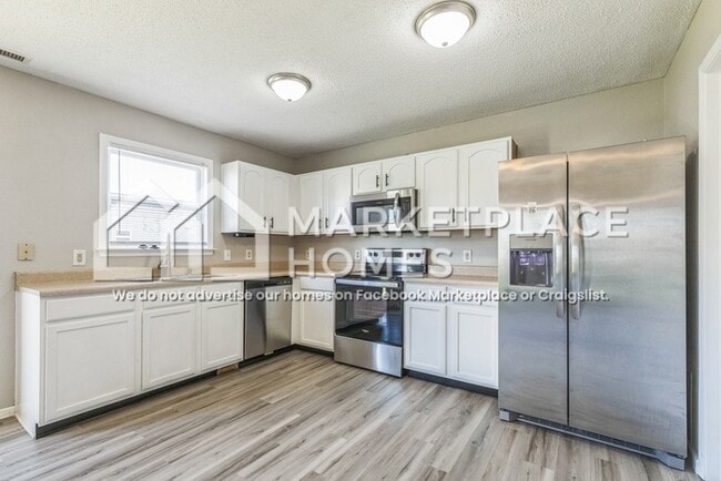 Building Photo - 10760 August Dr