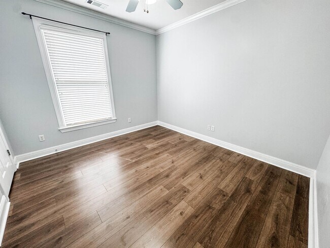 Building Photo - 464 Thornbuck Cove