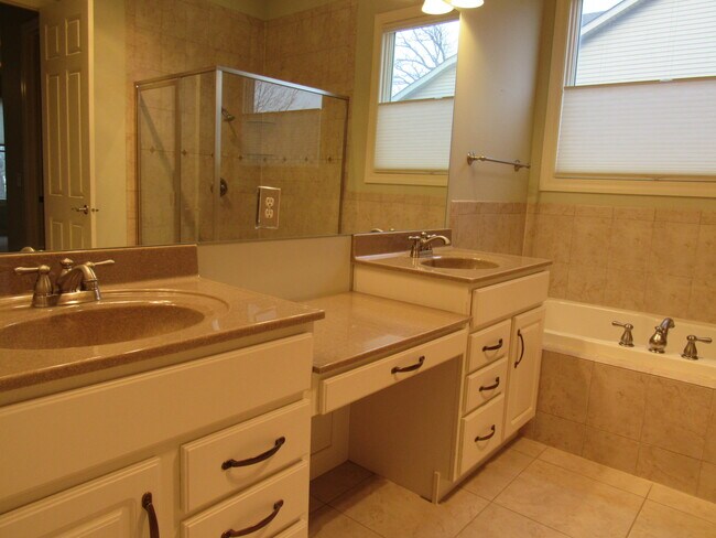 Building Photo - 3164 Meridith Way