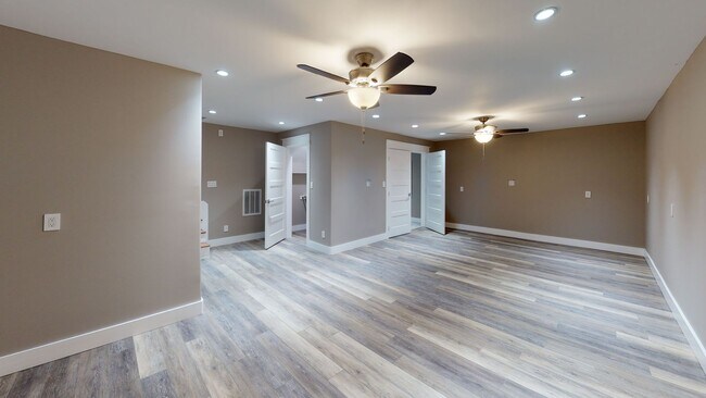 Building Photo - 5BR/3BA Unit in Fort Sanders Duplex | Walk...