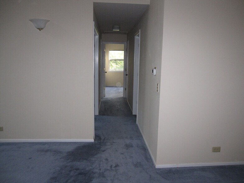 Building Photo - 2810 Meadow Ln