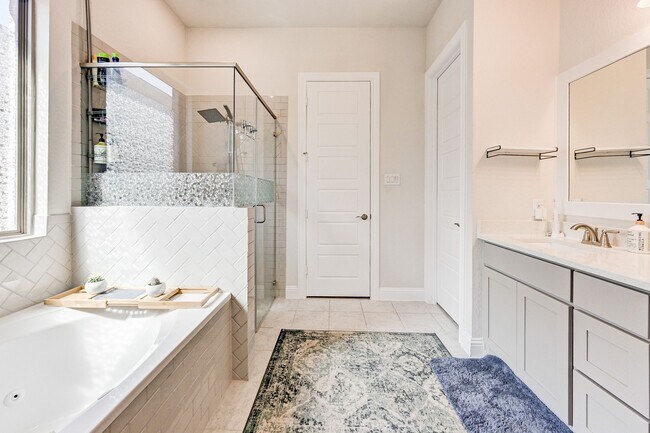Building Photo - 4221 Davis Oak Dr