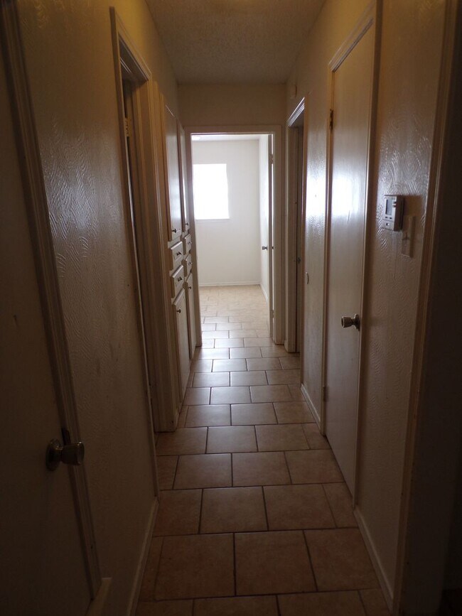 Building Photo - Great home located in Parklane