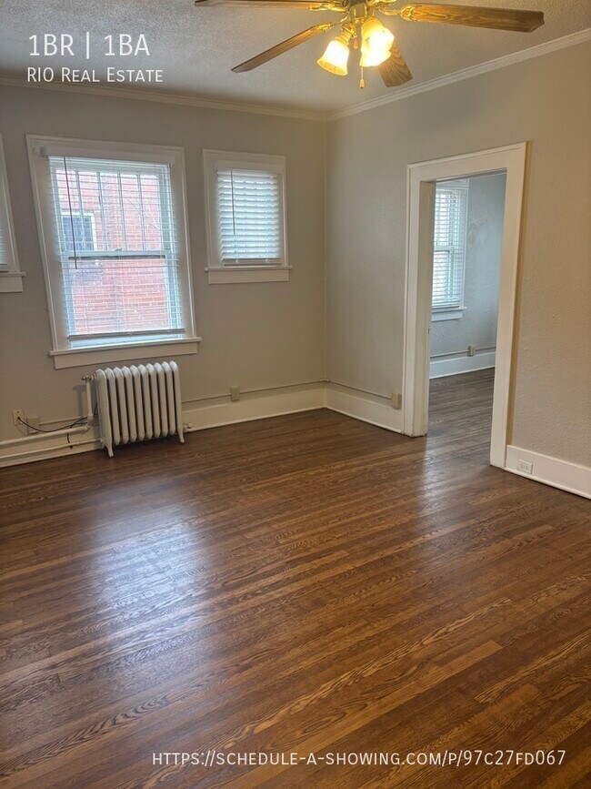 Building Photo - 975 N Washington St