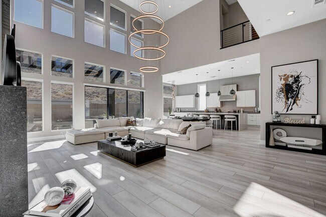 Building Photo - Mesa Ridge Luxury Oasis Feathertop