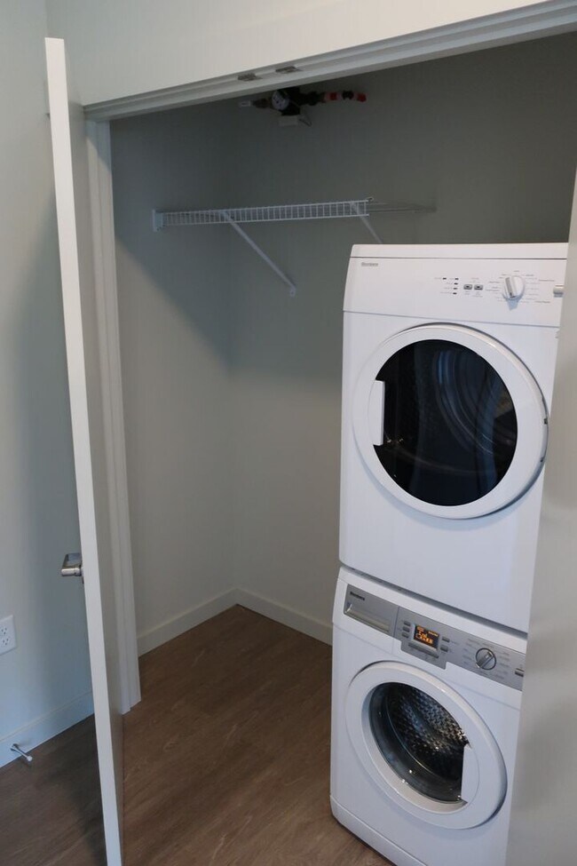 Building Photo - Roomy, 612 Square Foot, 1-Bedroom Home wit...