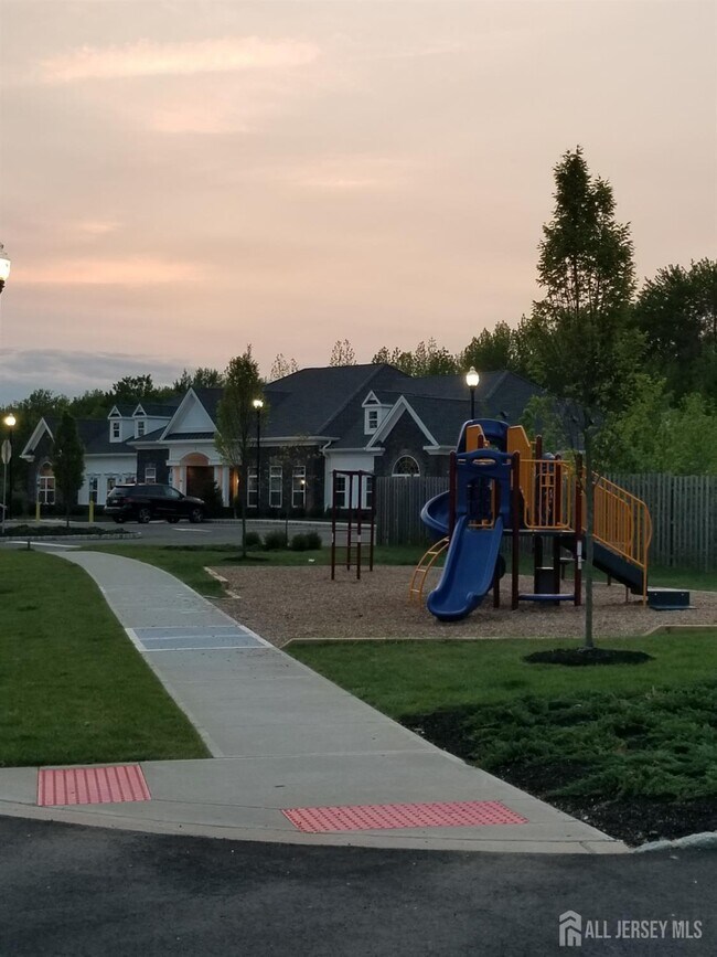 Building Photo - 932 Vanderbergh Blvd