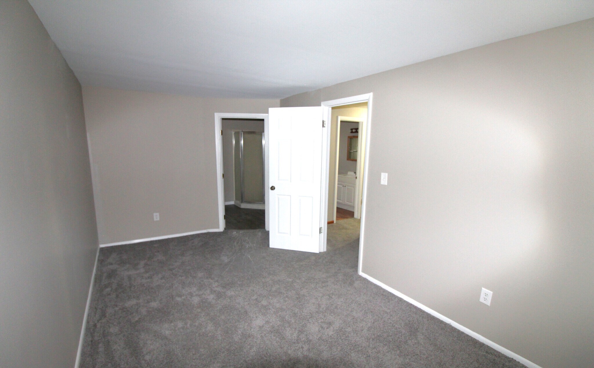 Building Photo - 5071 Albany Dr