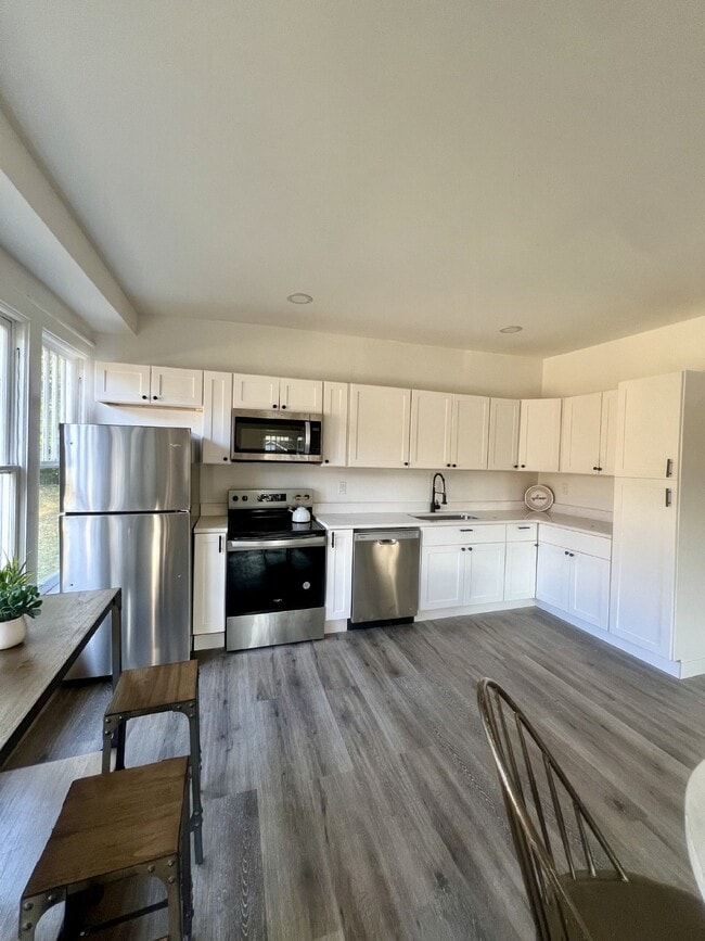 Building Photo - Charming 4-Bedroom Home for Rent/Sale
