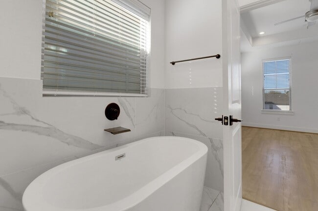 Building Photo - 1526 Chestnut St