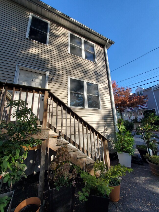 Primary Photo - 96 Evergreen St