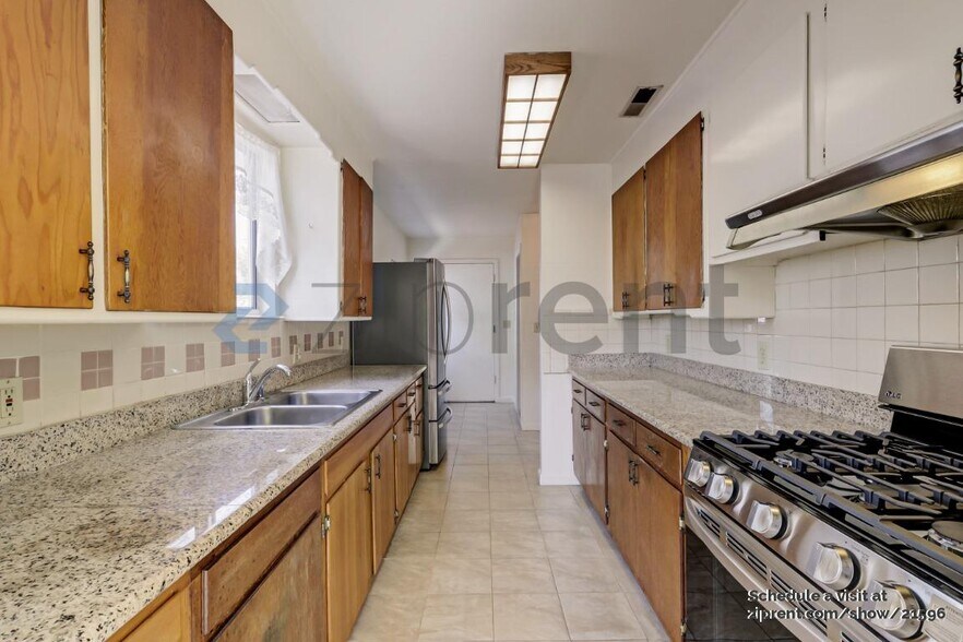 Building Photo - 1706 Hibbard St