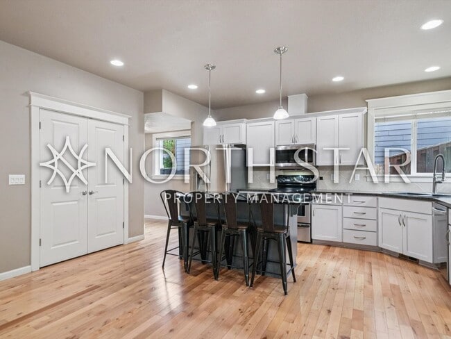 Building Photo - Move-In Ready Craftsman with Gourmet Kitchen, Bonus Room & Private Basketball Court