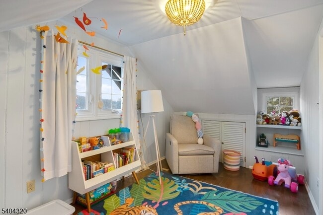 Building Photo - 77 W Shore Trail