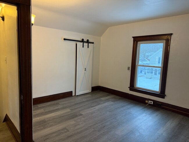 Building Photo - 3 Bed/1 Bath - Unit 132Ngor