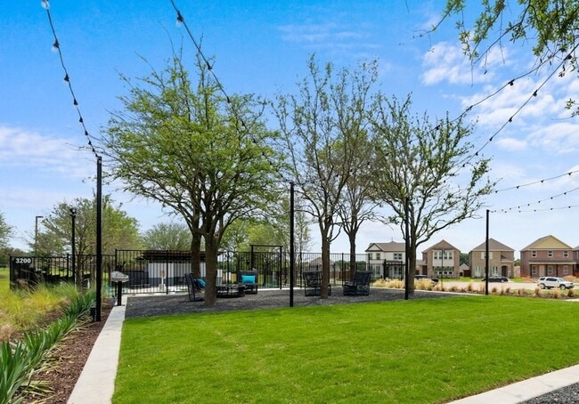 Building Photo - 837 Emerling Dr