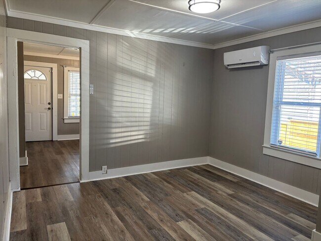 Building Photo - 1095