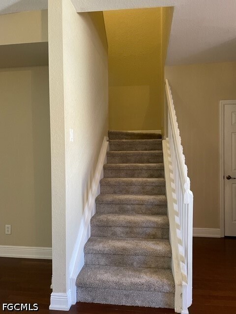 Building Photo - 17563 Cherry Ridge Ln