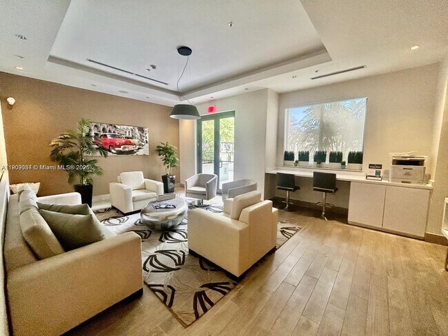 Building Photo - 999 SW 1st Ave