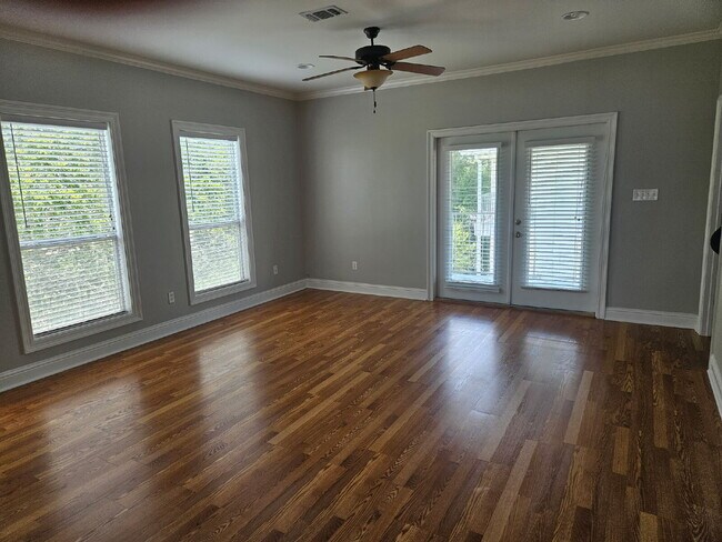 Building Photo - Great Biloxi 2/2 close to the beach!
